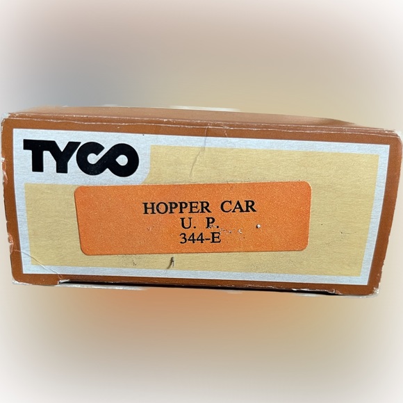 Tyco Union Pacific 4-Bay Hopper Train Car - Picture 2 of 2